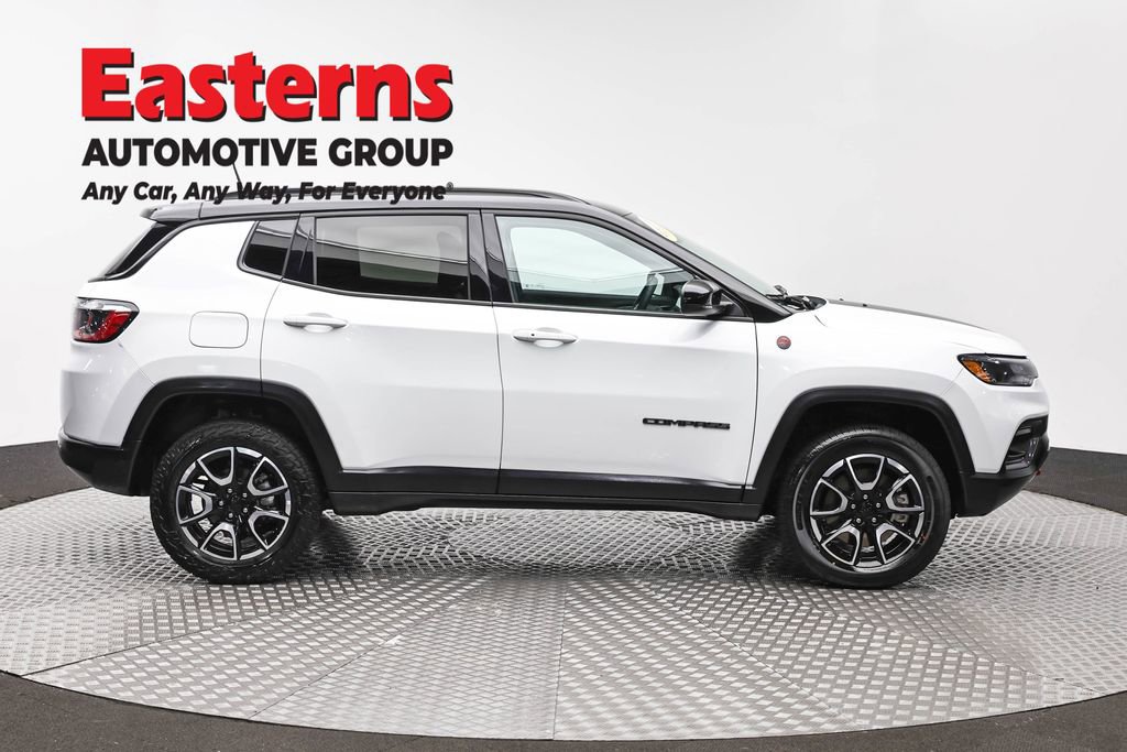 Used 2024 Jeep Compass Trailhawk AWD/4WD image 4