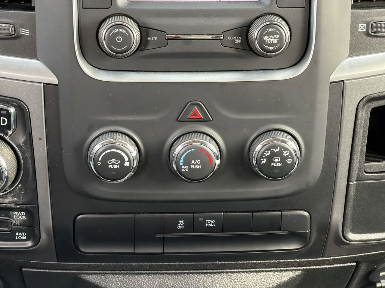 Used 2024 RAM 1500 Classic SLT AWD/4WD image 18