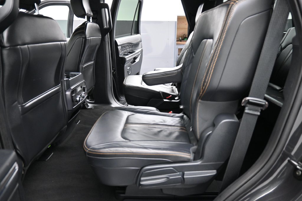 Used 2024 Ford Expedition Platinum AWD/4WD image 29