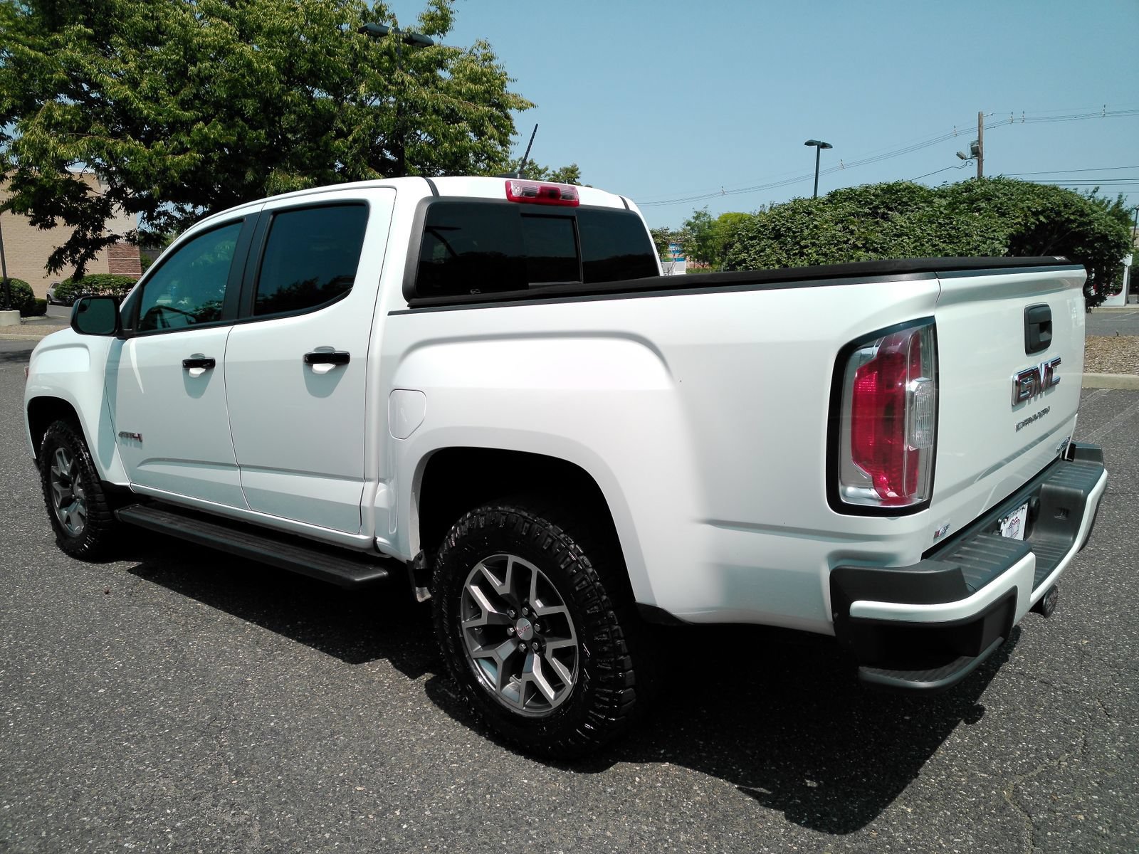 Certified 2022 GMC Canyon AT4 w/ Trailering Package AWD/4WD image 5