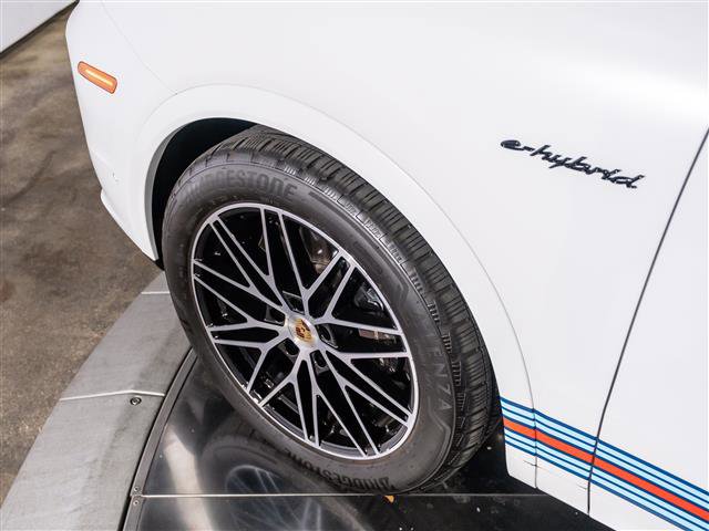 Used 2024 Porsche Cayenne Turbo image 18