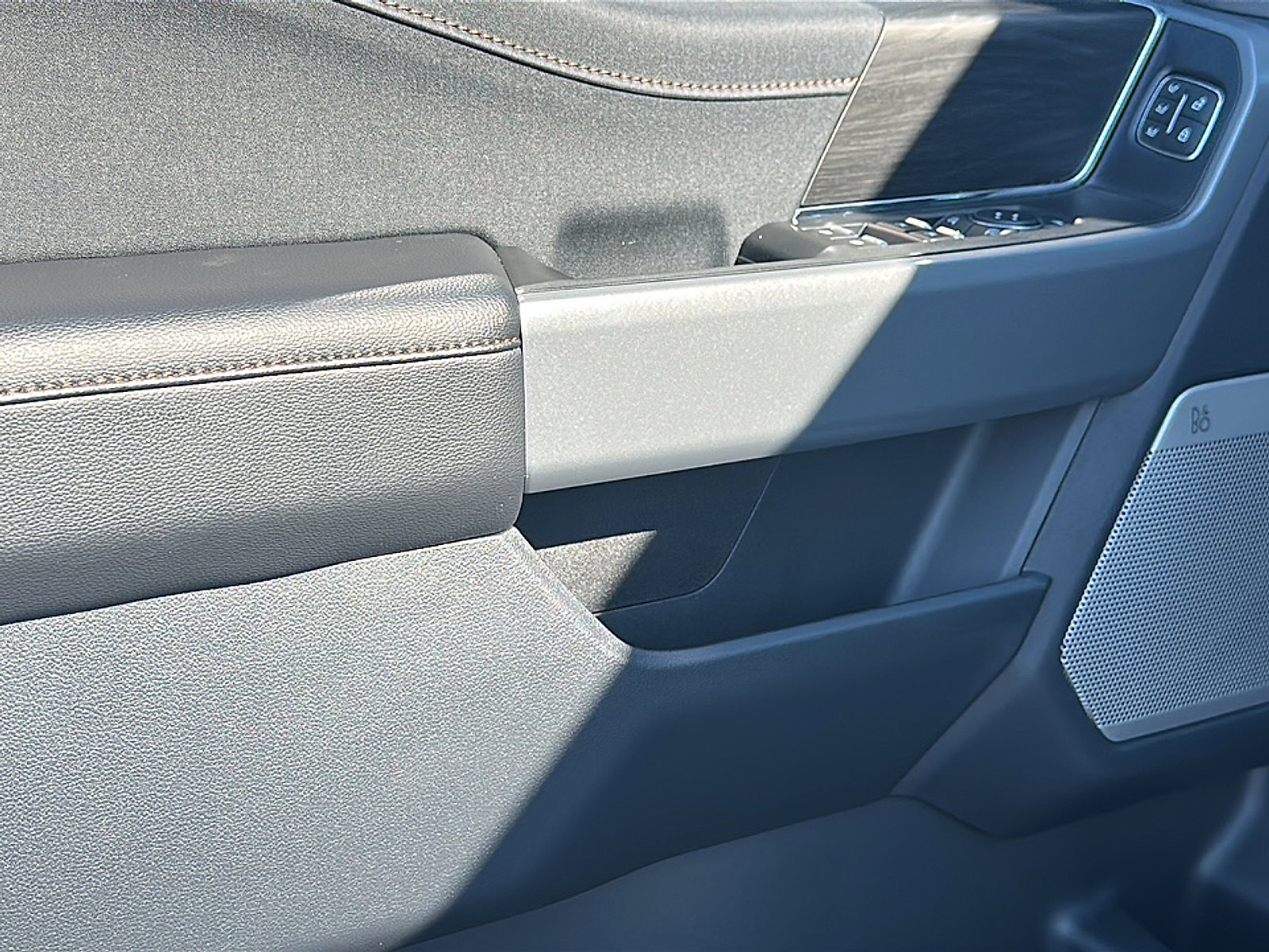 Used 2025 Ford F150 Lariat w/ Equipment Group 501A Mid image 16