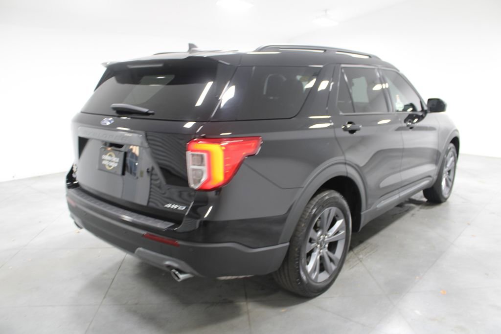 Used 2023 Ford Explorer XLT w/ Equipment Group 202A image 9