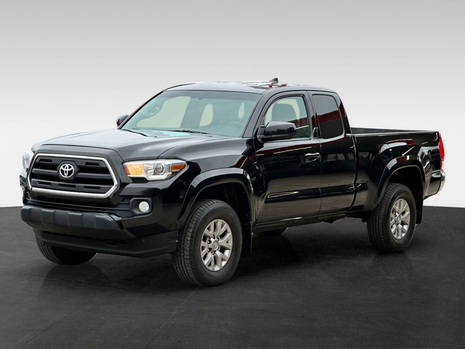 Used 2016 Toyota Tacoma SR5 AWD/4WD image 3