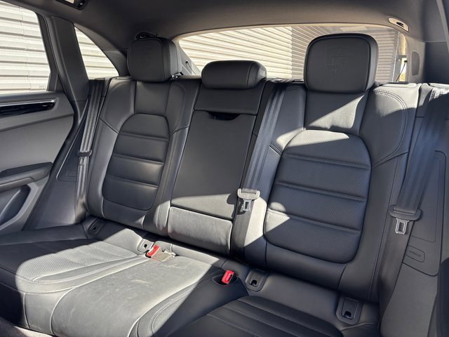 Certified 2025 Porsche Macan image 25