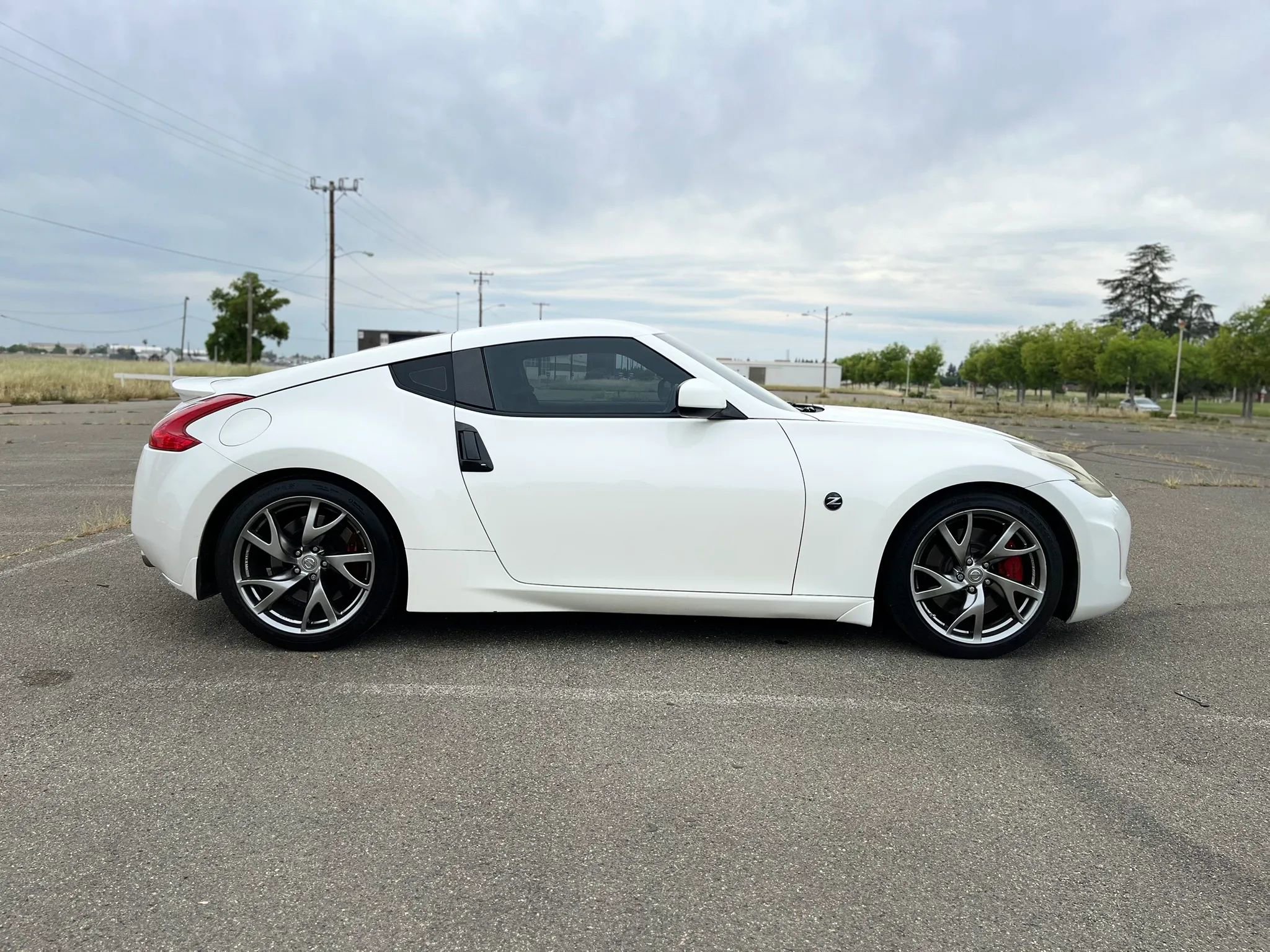 Used 2016 Nissan 370Z Coupe RWD image 4