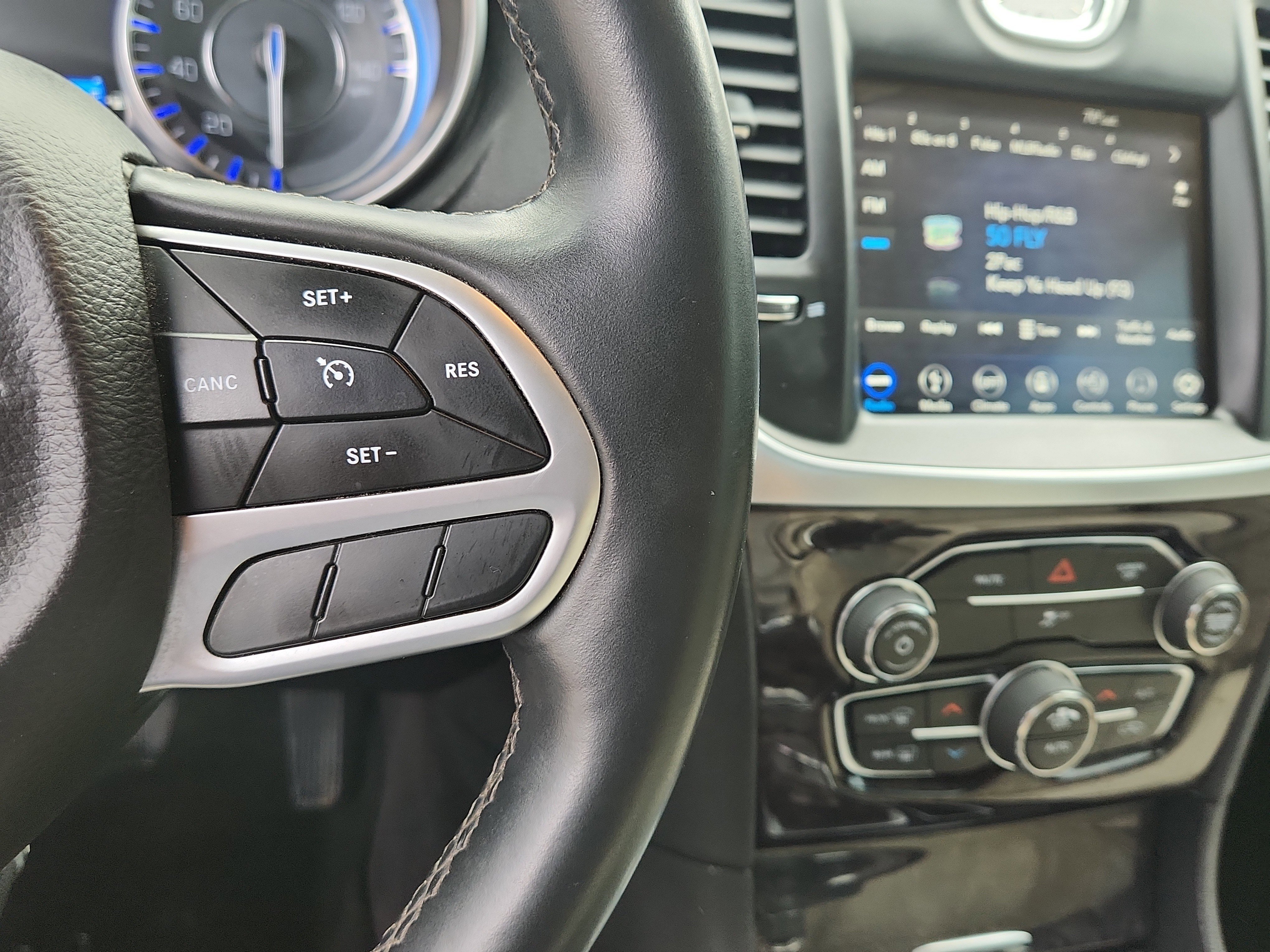 Used 2018 Chrysler 300 Limited image 21