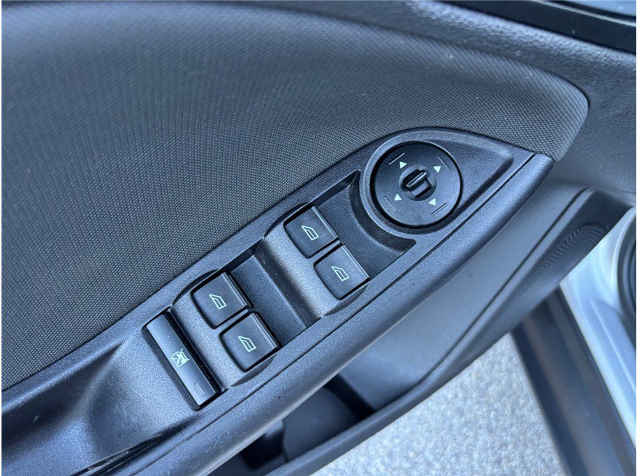 Used 2015 Ford Focus SE image 16