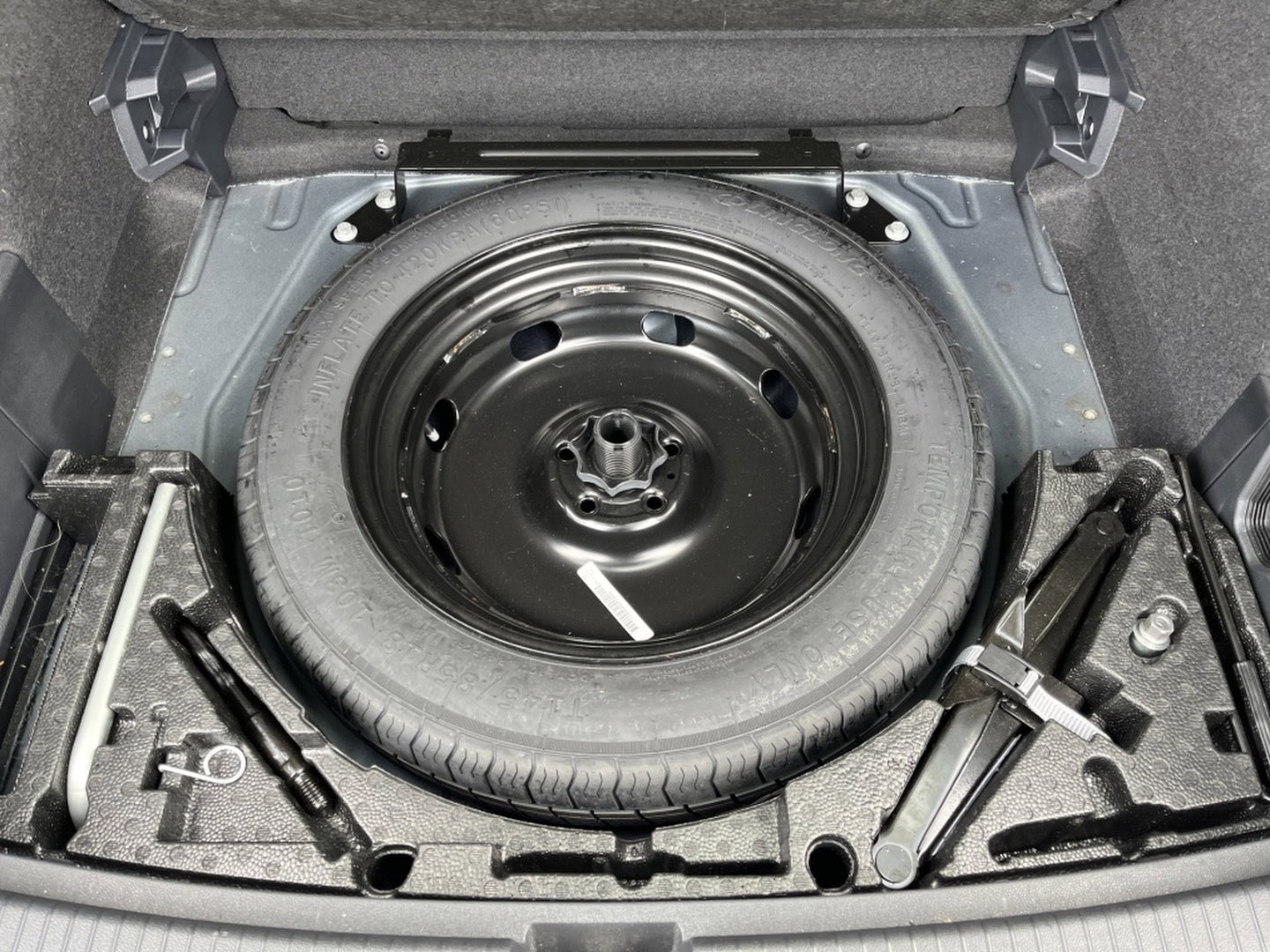 Used 2022 Volkswagen Tiguan SE image 12