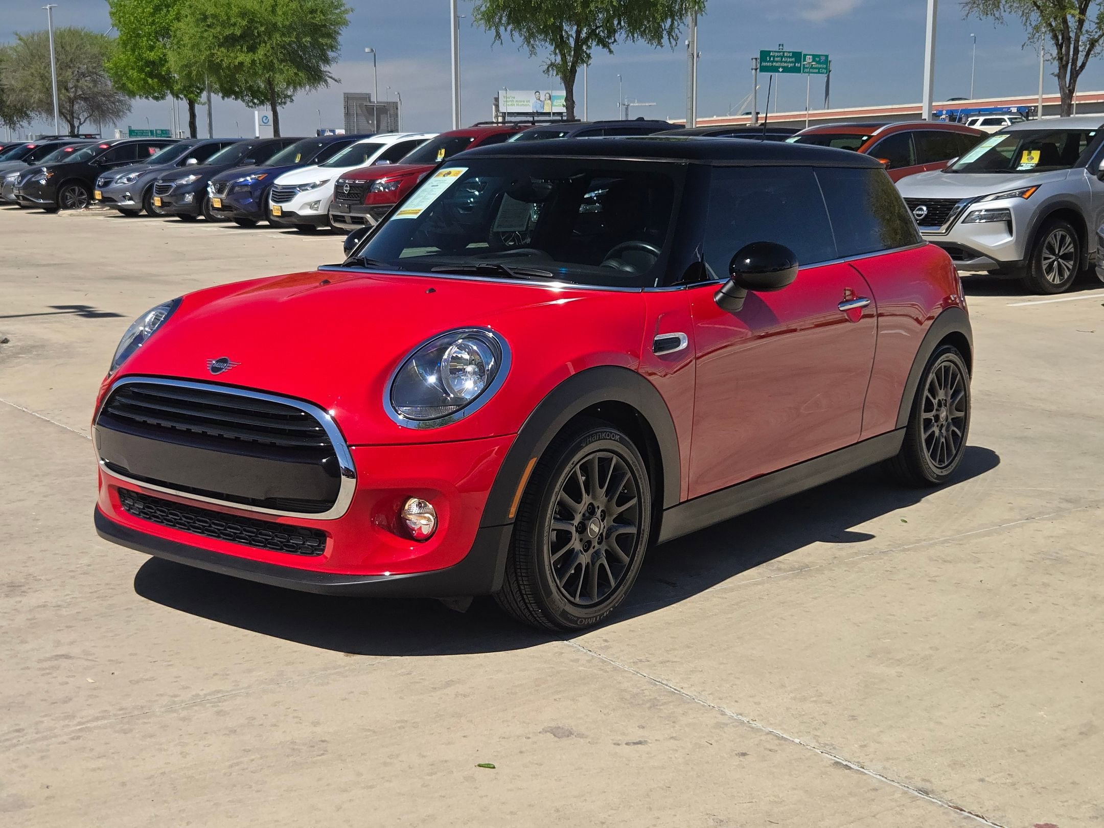 Used 2019 MINI Cooper 2-Door Hardtop image 7