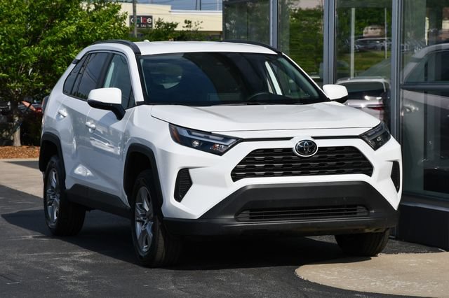 Used 2025 Toyota RAV4 XLE AWD/4WD image 5
