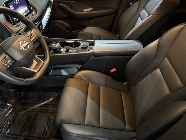 Certified 2025 Nissan Rogue SV w/ SV Premium Package AWD/4WD image 11