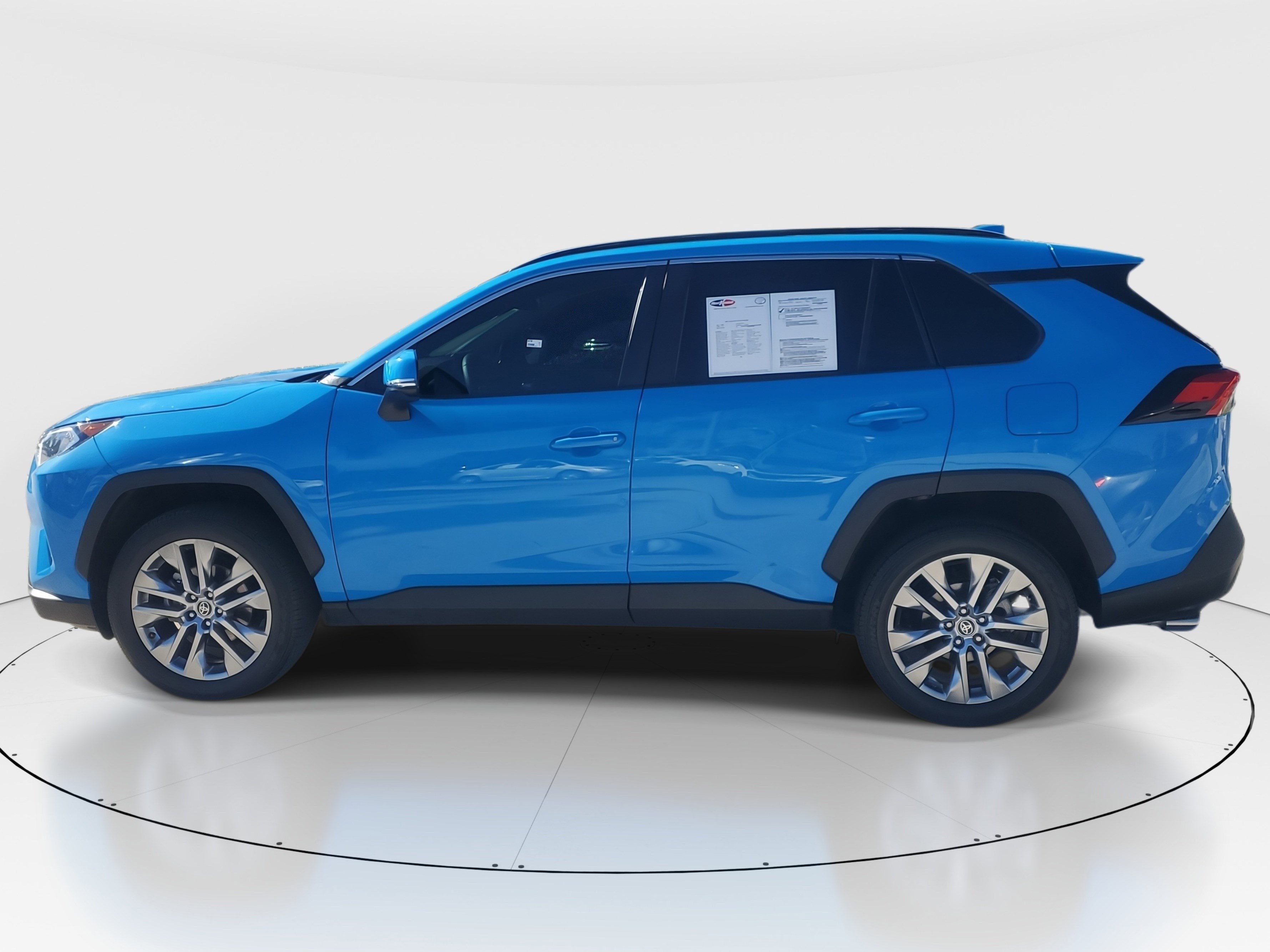 Used 2021 Toyota RAV4 XLE Premium image 6