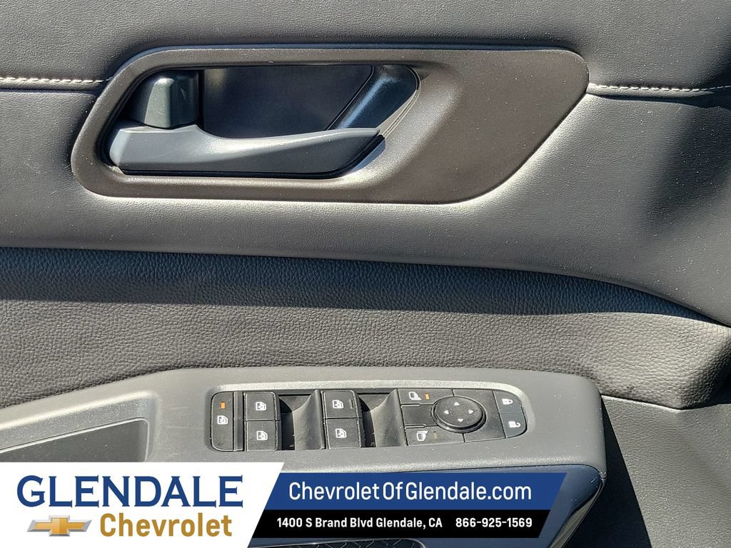 Used 2025 Nissan Pathfinder SV FWD image 30