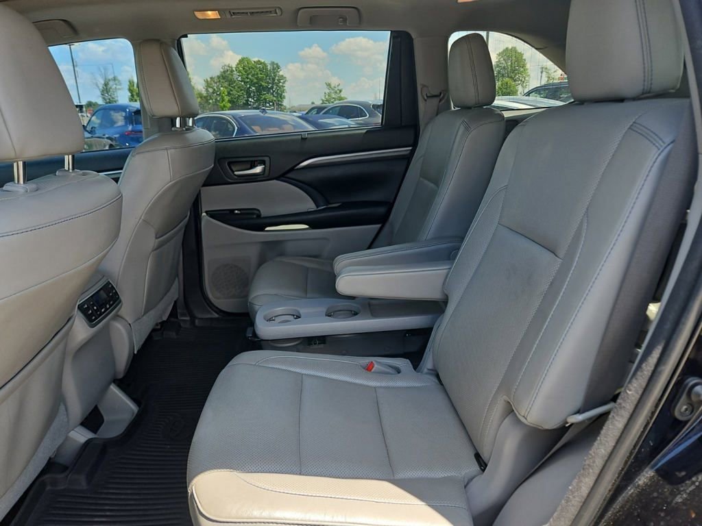 Used 2018 Toyota Highlander Limited Platinum AWD/4WD image 9
