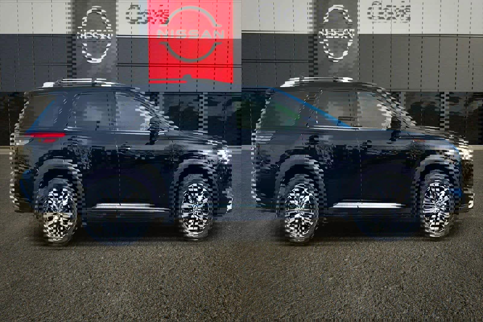 Certified 2024 Nissan Pathfinder Platinum w/ Cargo Package image 9