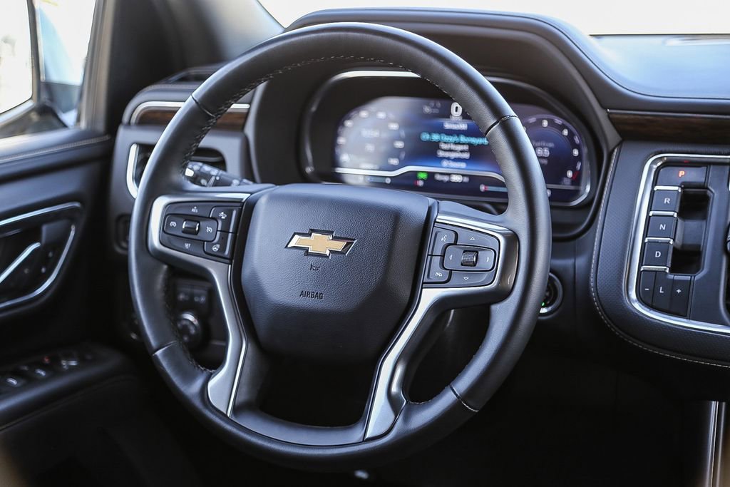 Used 2023 Chevrolet Suburban Premier image 16