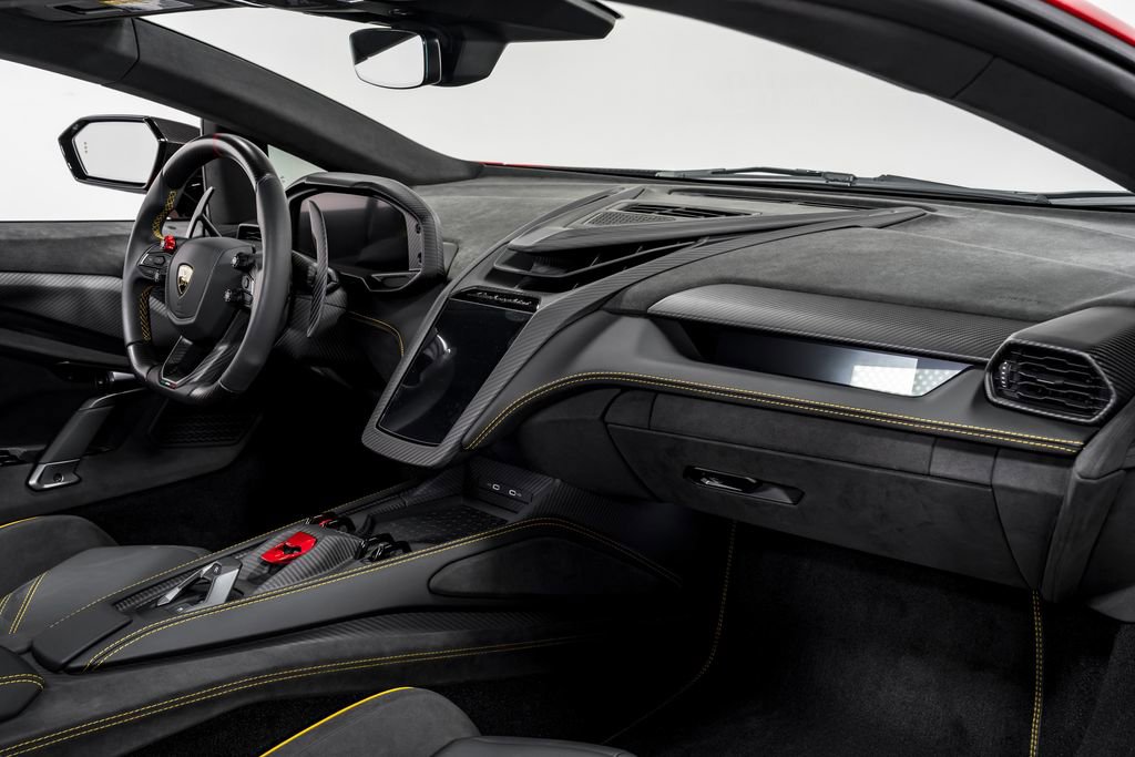 Used 2025 Lamborghini Revuelto image 32
