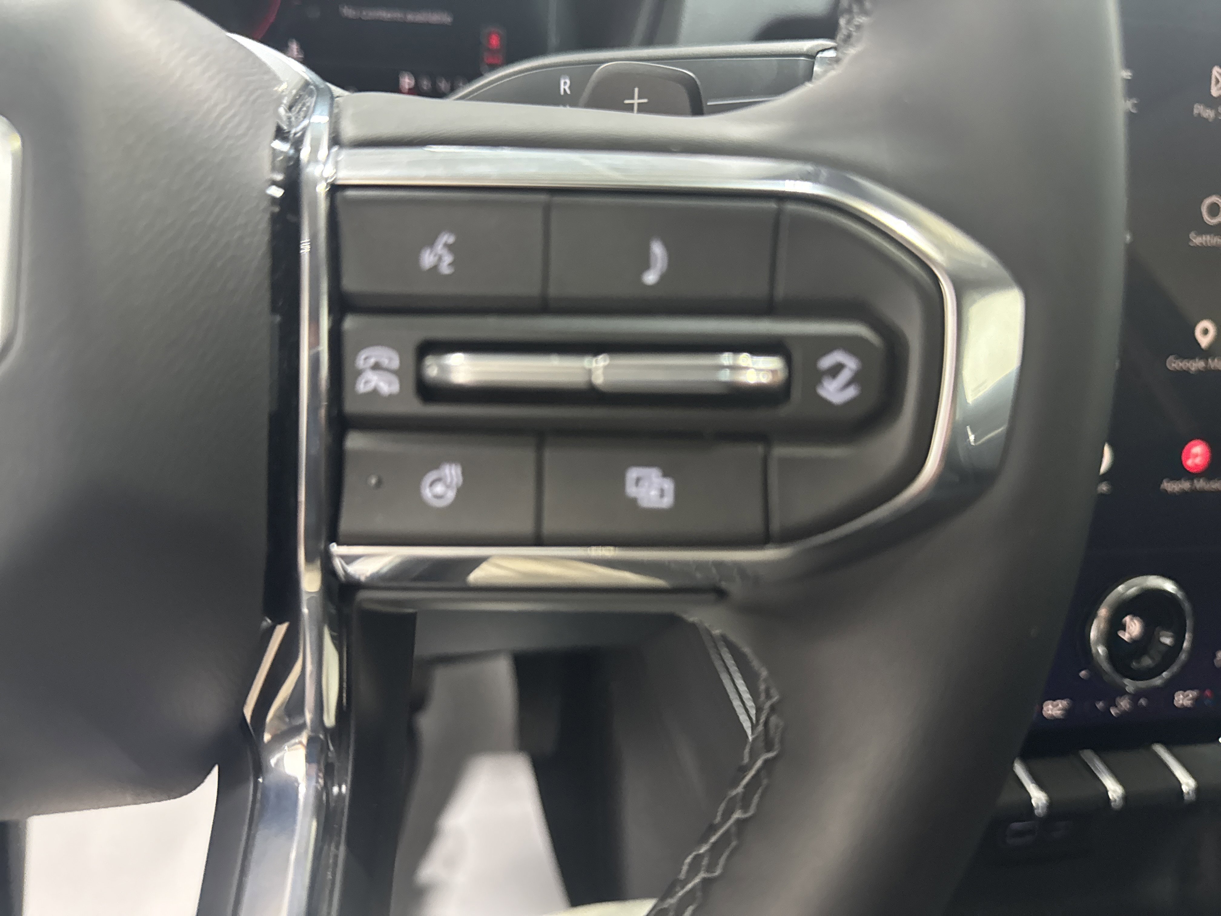 Used 2026 GMC Terrain Denali w/ LPO, Black Badging Package AWD/4WD image 15