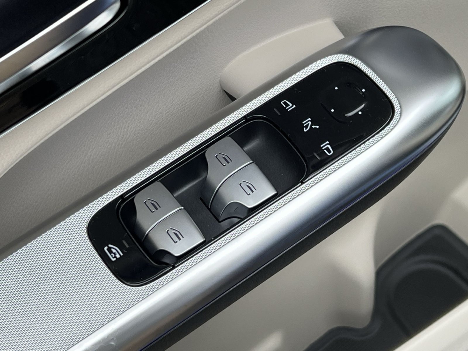 Certified 2026 Mercedes-Benz GLC 300 4MATIC image 13