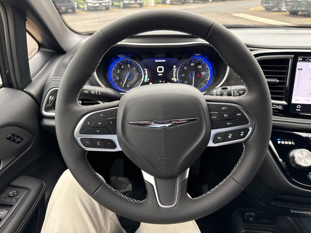 New 2026 Chrysler Pacifica Select image 29