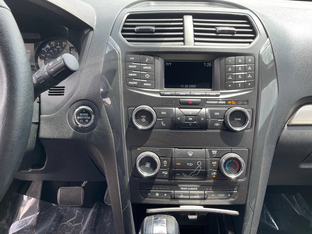 Used 2018 Ford Explorer XLT AWD/4WD image 20
