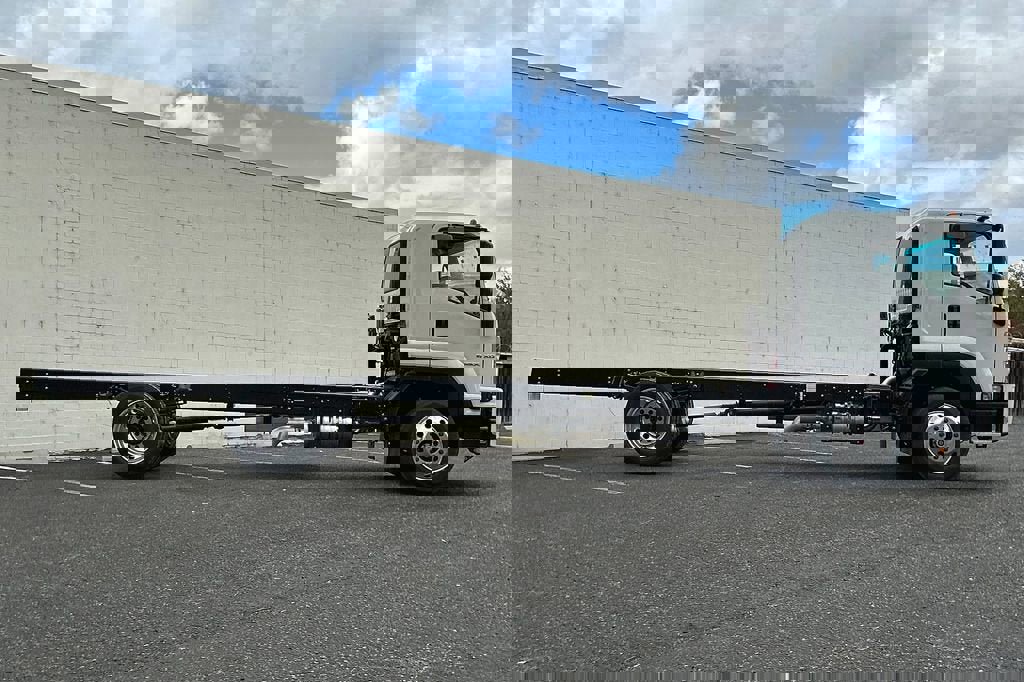 New 2024 Chevrolet Low Cab Forward 6500XD RWD image 3