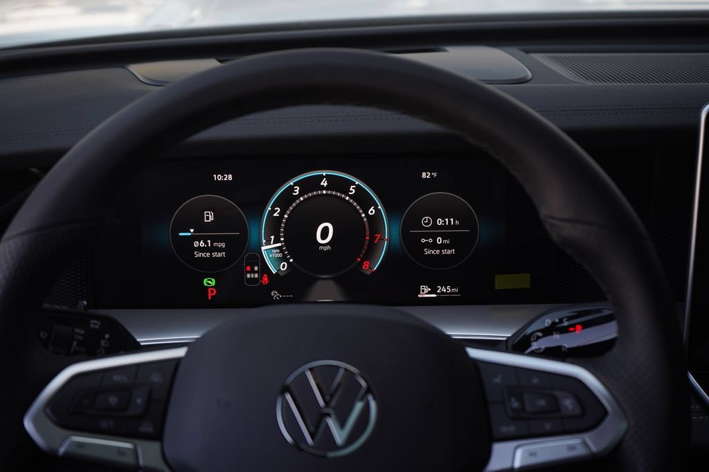 New 2026 Volkswagen Tiguan SE R-Line FWD image 10
