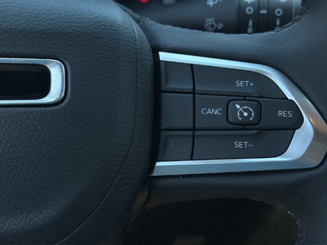 Used 2025 Jeep Compass Latitude AWD/4WD image 26
