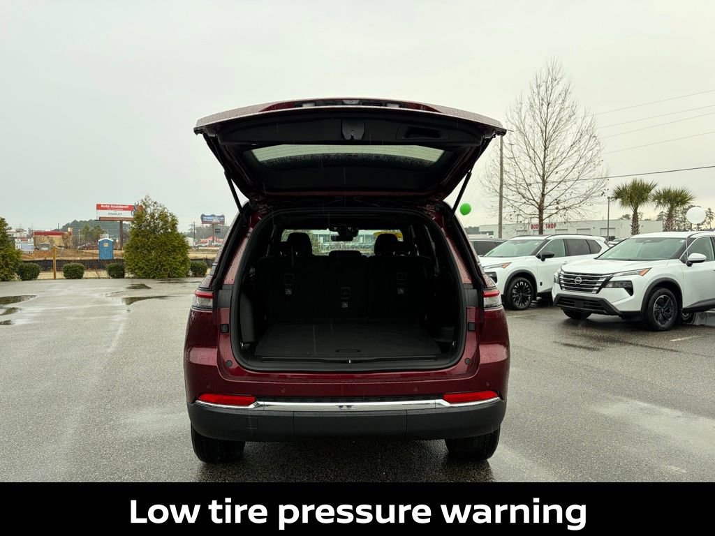 Used 2025 Jeep Grand Cherokee Laredo X image 6