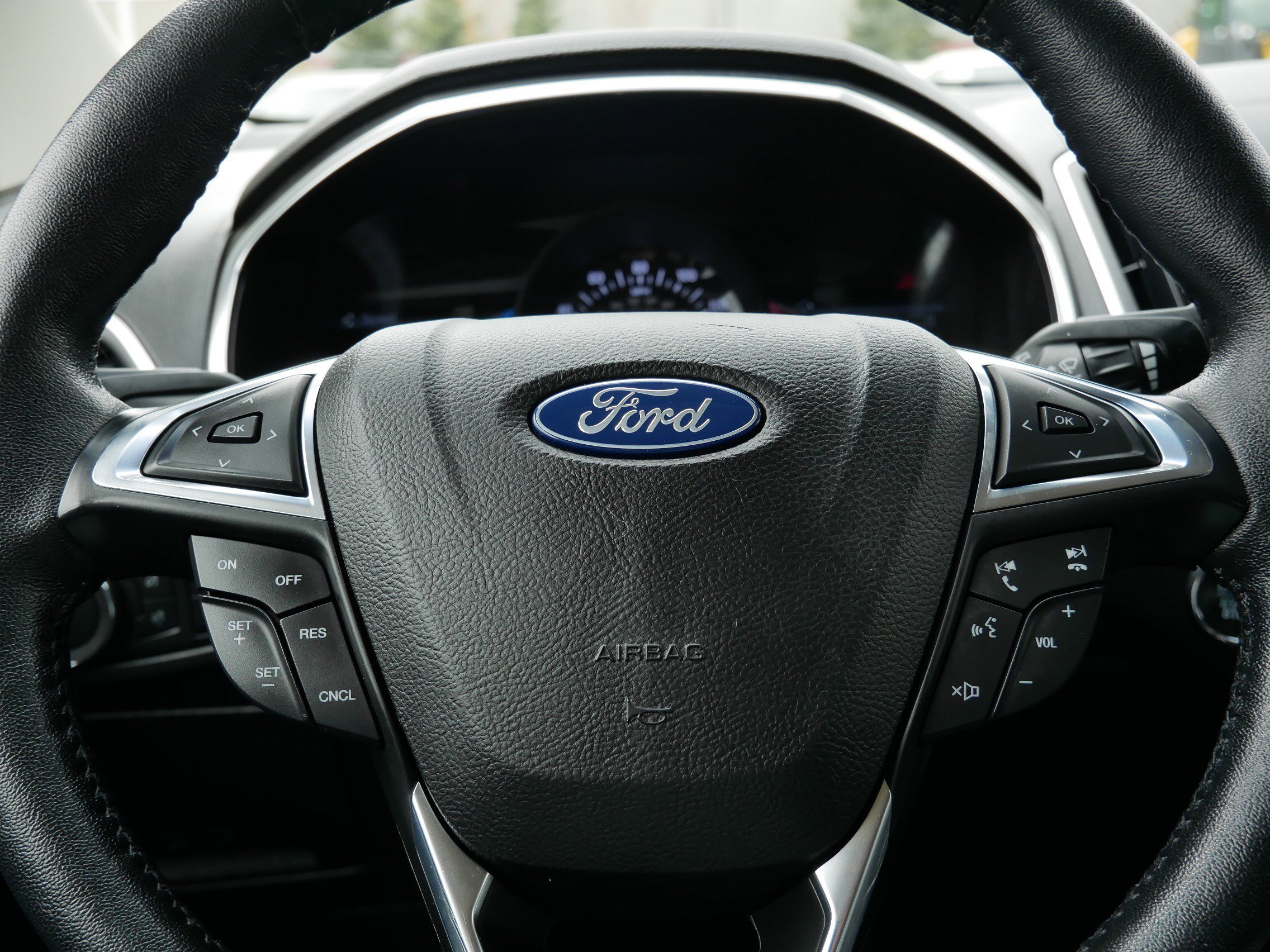 Used 2019 Ford Edge Titanium FWD image 25