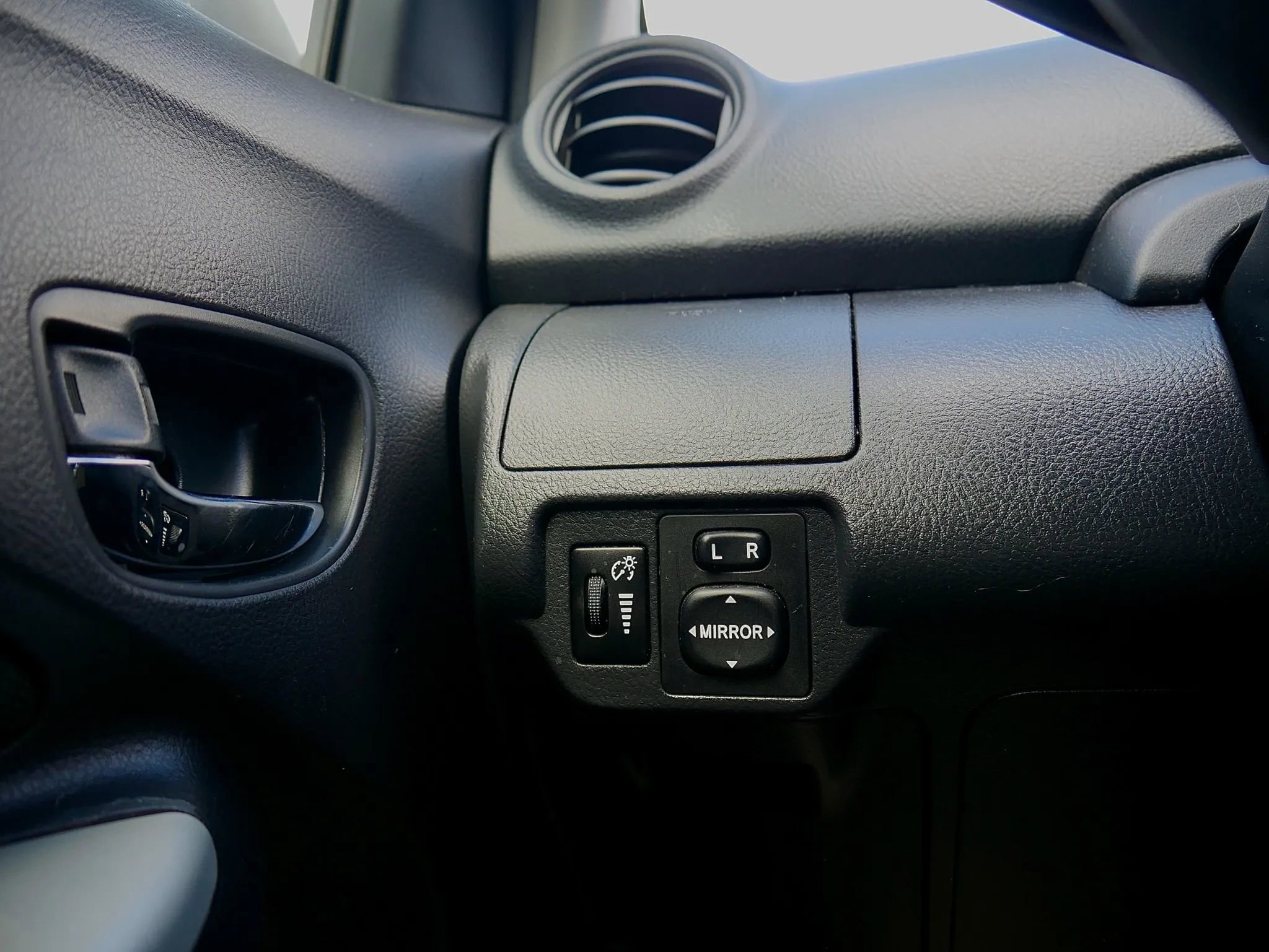 Used 2010 Toyota Yaris Sedan FWD image 14