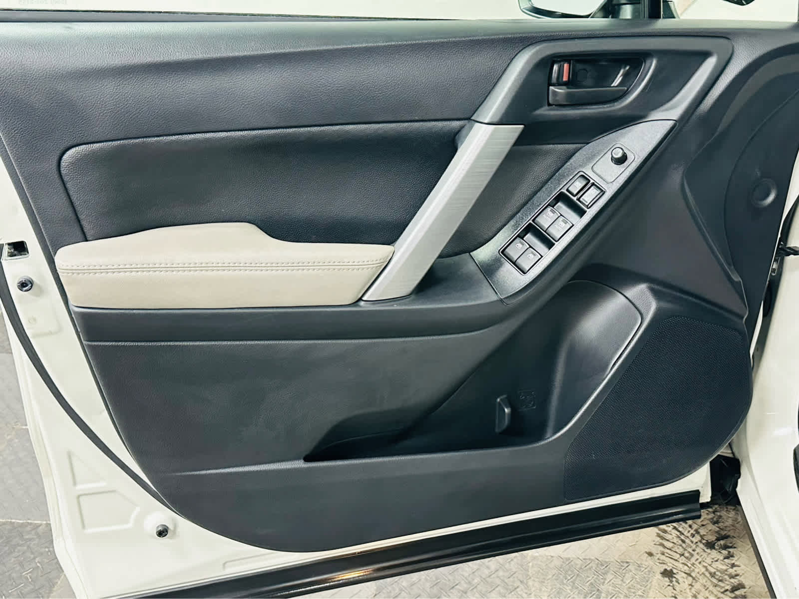 Used 2018 Subaru Forester 2.5i Premium w/ All-Weather Package image 27