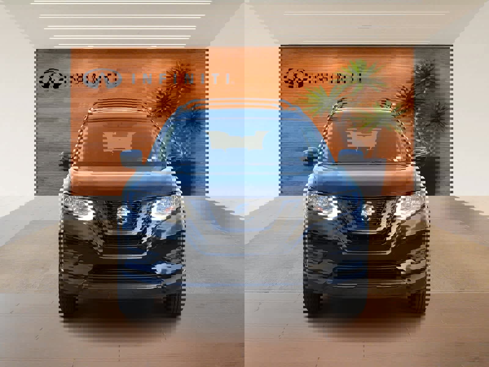 Used 2018 Nissan Rogue SV image 2