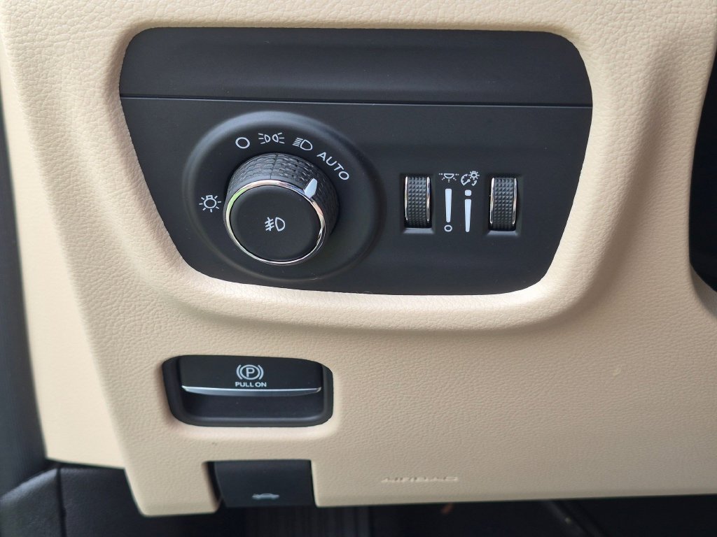 New 2026 Jeep Grand Cherokee Limited RWD image 15