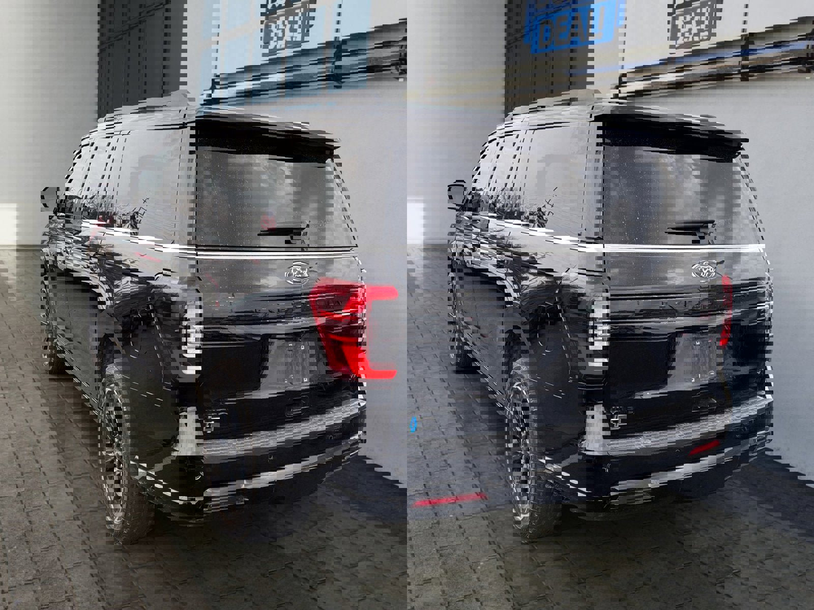 Used 2023 Ford Expedition Max Limited image 2