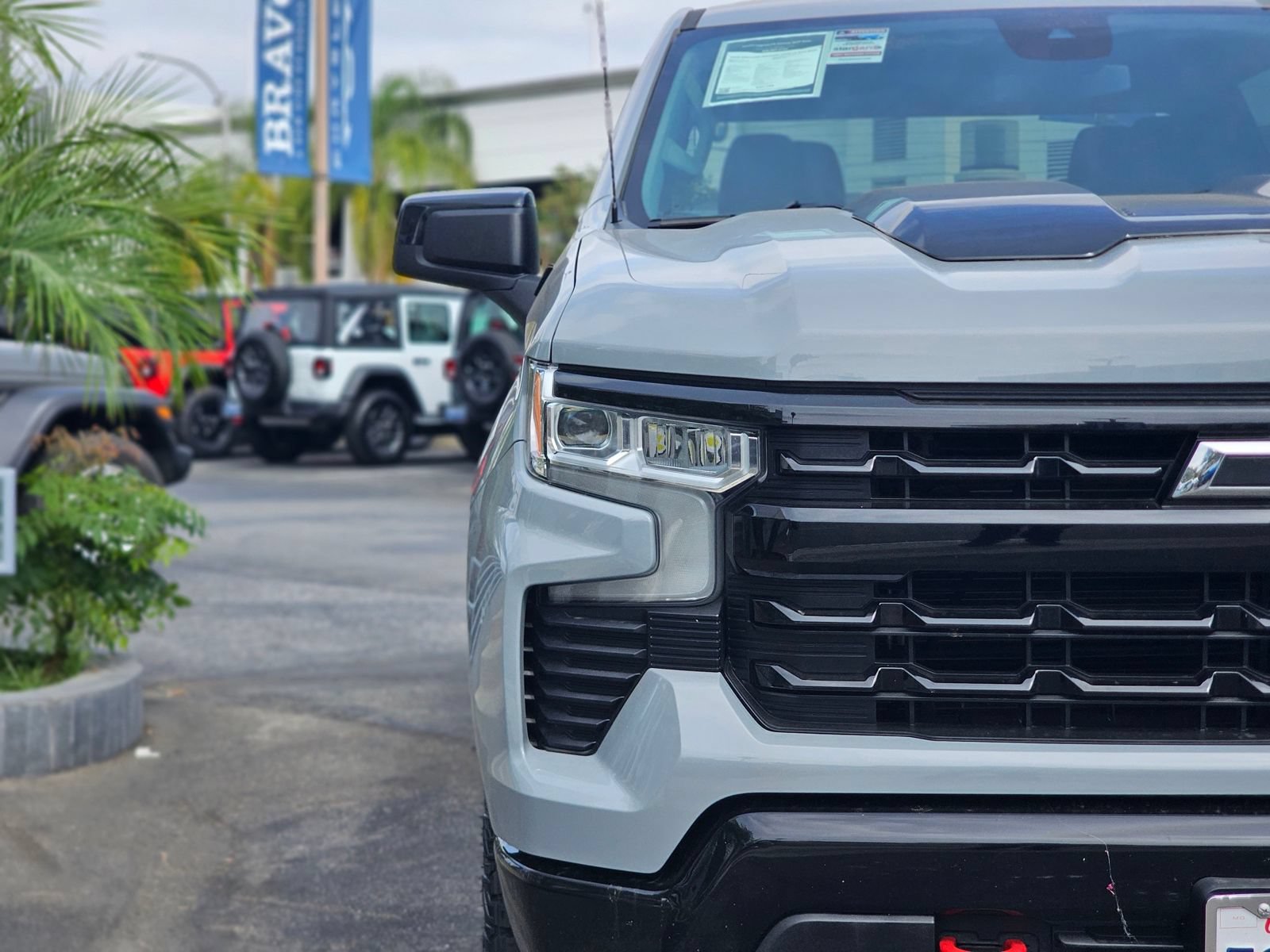 Used 2024 Chevrolet Silverado 1500 LT Trail Boss w/ LPO, Dark Essentials Package AWD/4WD image 2