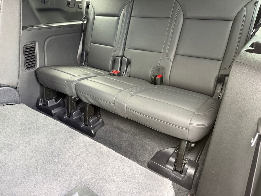 Used 2025 Chevrolet Suburban Z71 image 14