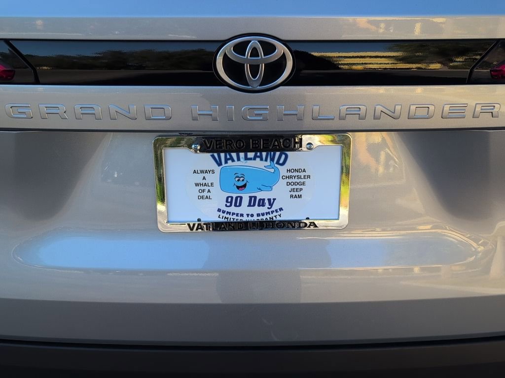Used 2024 Toyota Grand Highlander Limited image 9