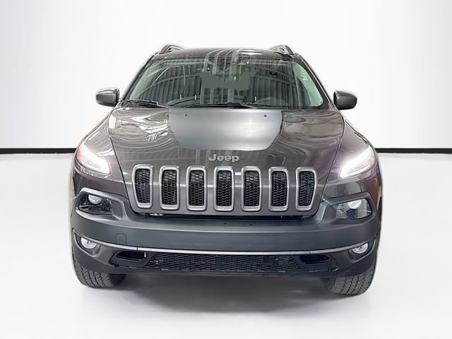 Used 2017 Jeep Cherokee Trailhawk w/ Cold Weather Group AWD/4WD image 4