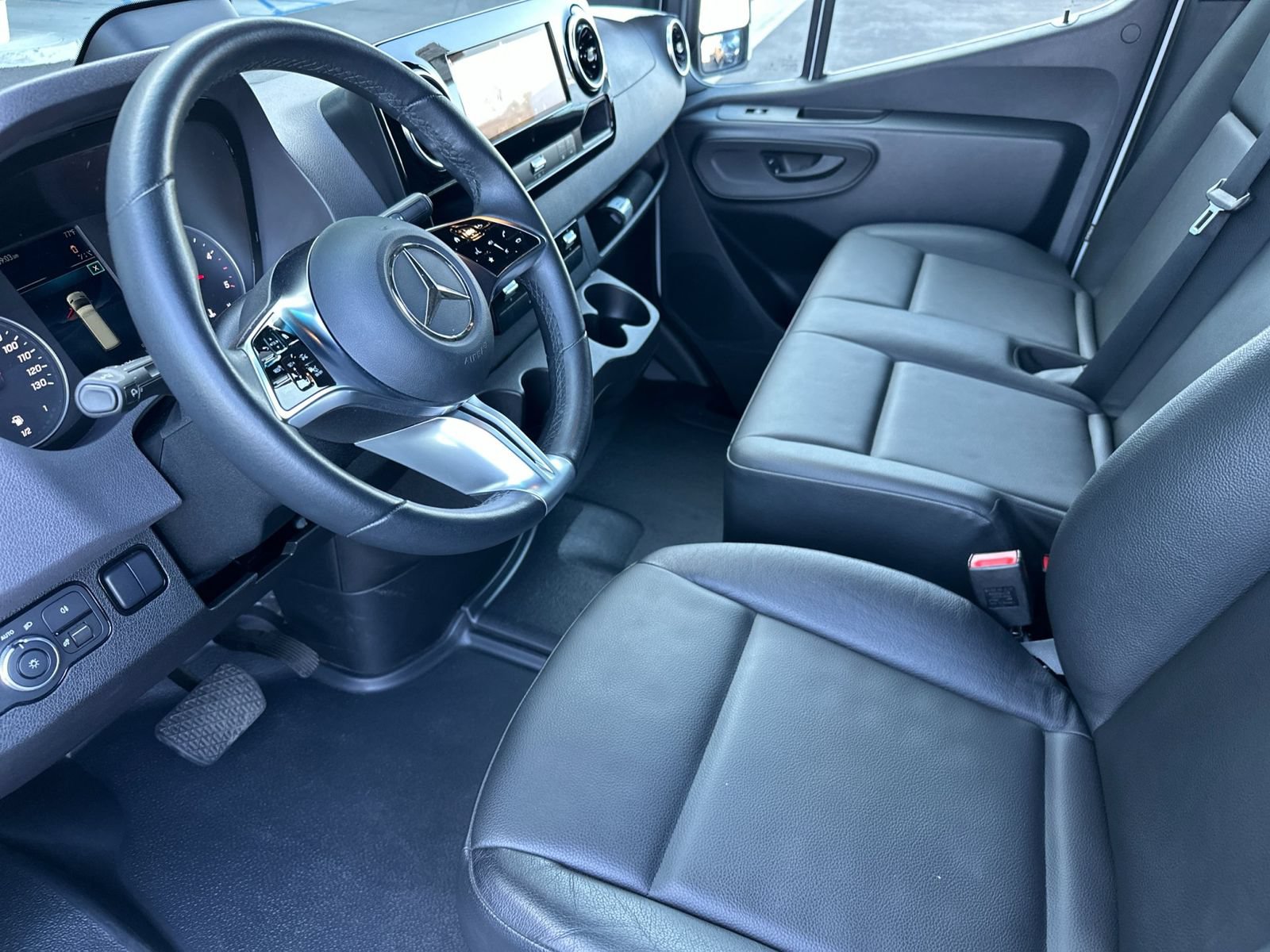 Used 2025 Mercedes-Benz Sprinter 2500 image 10