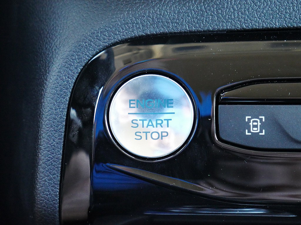 Used 2023 Ford Escape Platinum w/ Premium Technology Package AWD/4WD image 35