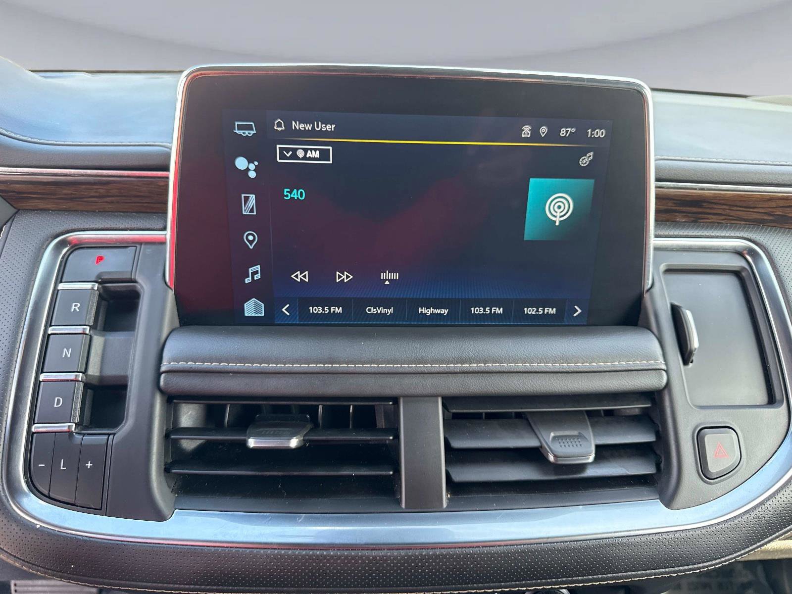 Used 2023 Chevrolet Suburban Premier image 28