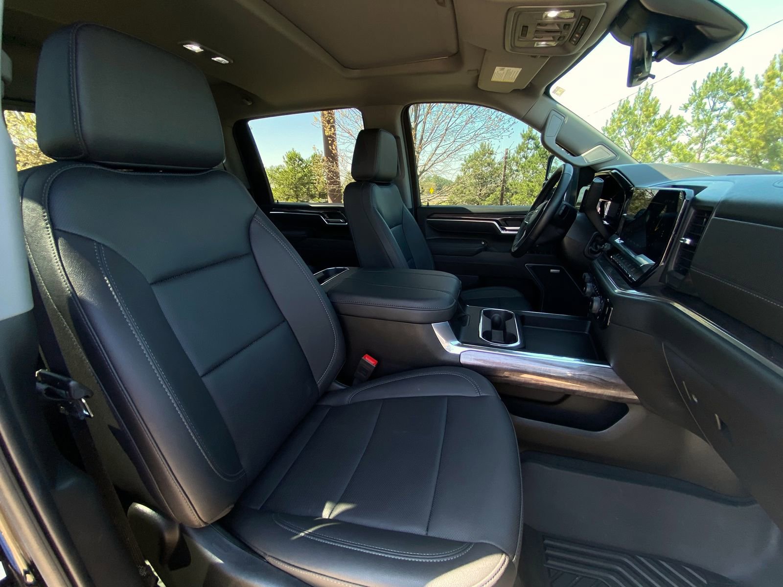 Used 2025 Chevrolet Silverado 2500 LTZ w/ LTZ Plus Package image 14