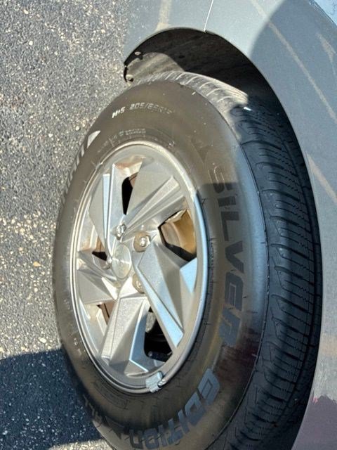 Used 2024 Hyundai Elantra SE FWD image 17