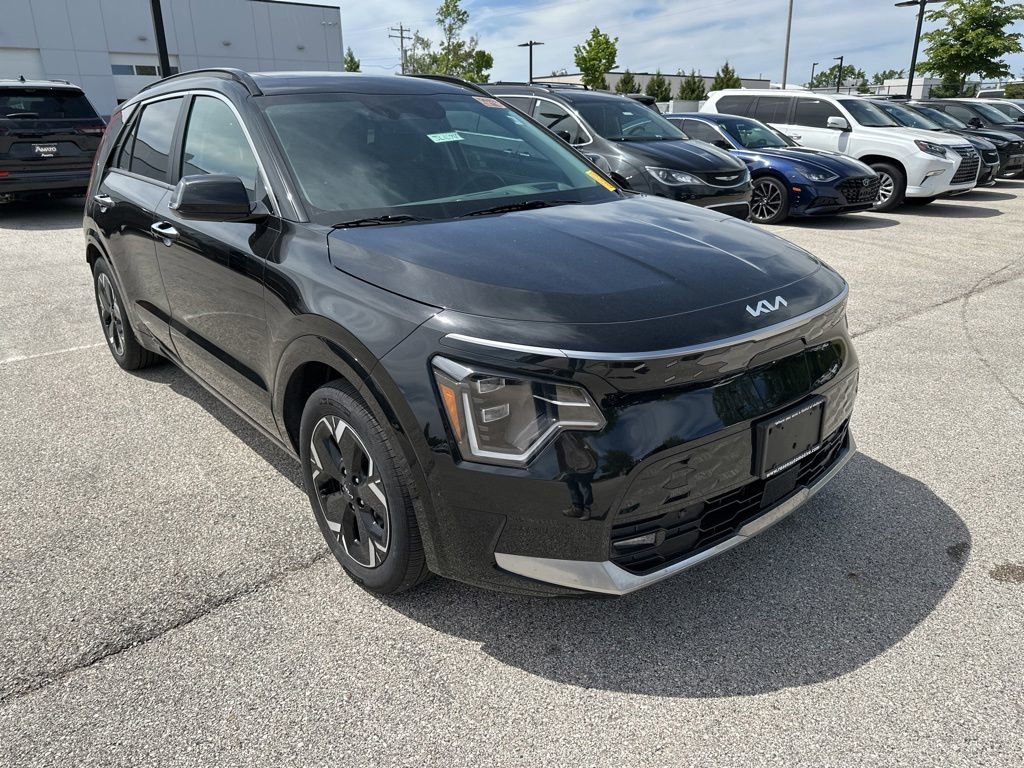Used 2023 Kia Niro Wave w/ Wave Preserve Package FWD image 4