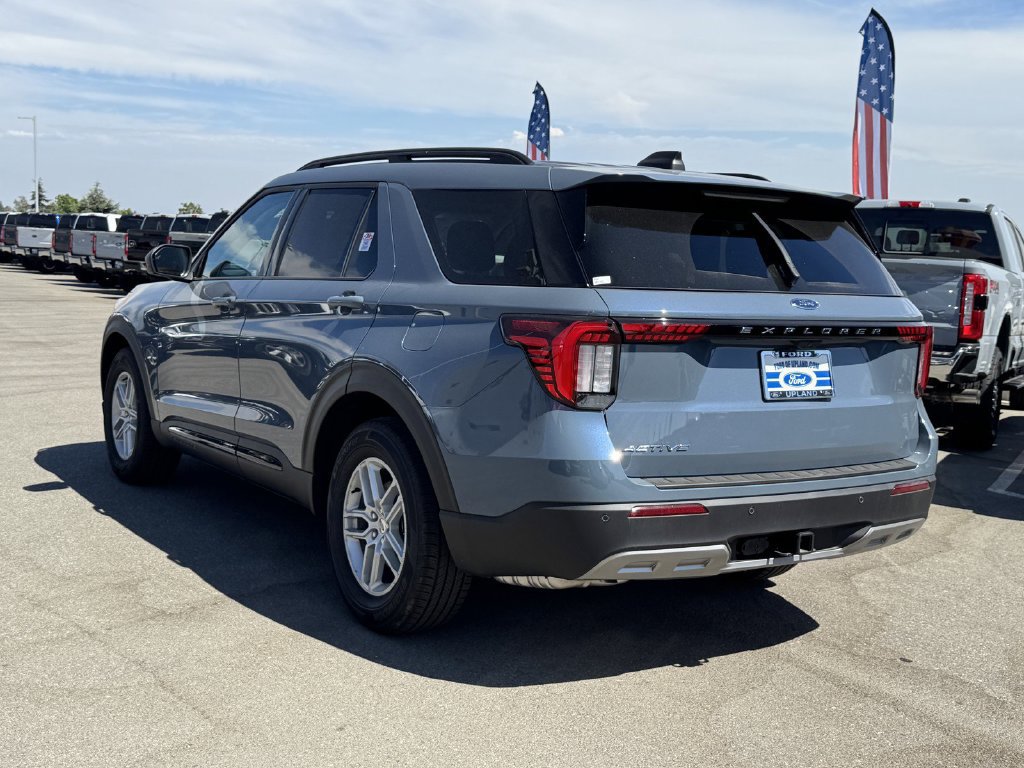 Used 2026 Ford Explorer Active w/ Active Comfort Package RWD image 5