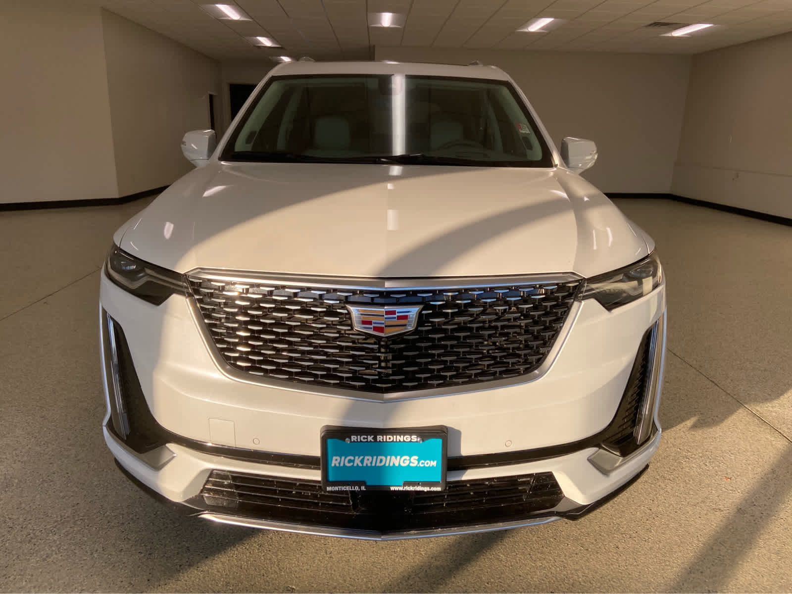 Used 2024 Cadillac XT6 Premium Luxury w/ Technology Package image 3