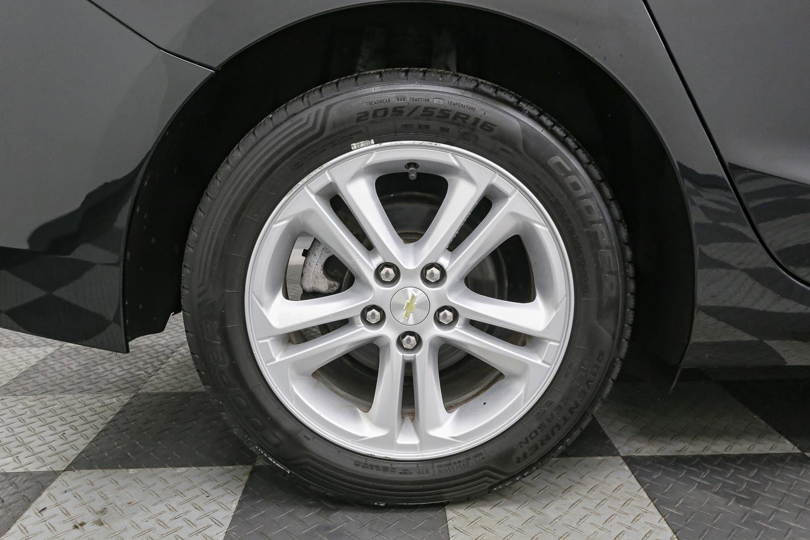 Used 2018 Chevrolet Cruze LT image 16