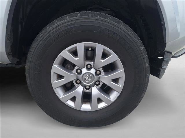 Used 2017 Toyota Tacoma SR5 w/ SR5 Appearance Package (SM) image 20
